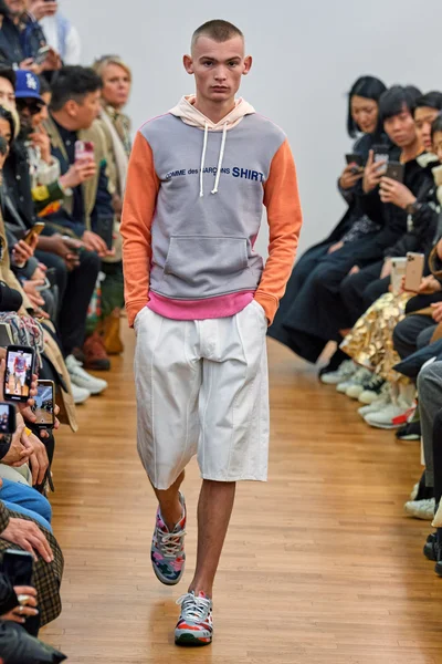 Look 16